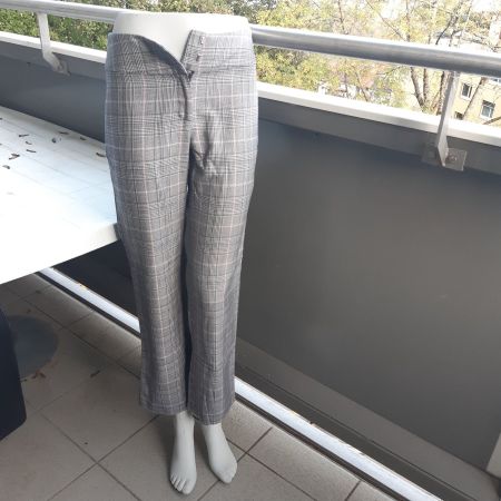 Elegante Stoffhose mit Karomuster, neuwertig, Grösse 36
