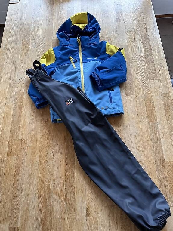 Lotti & Set di vestiti: Neuwertiges Regenset grösse 104 – Usato da Hersiwil venduto da Sheila1986
