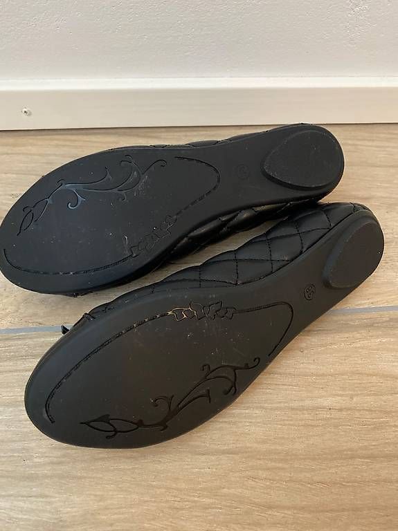 Scarpe da donna: Ballerinas schwarz Grösse 38 gesteppt Lack – Usato da Hausen AG venduto da corinne_g 3
