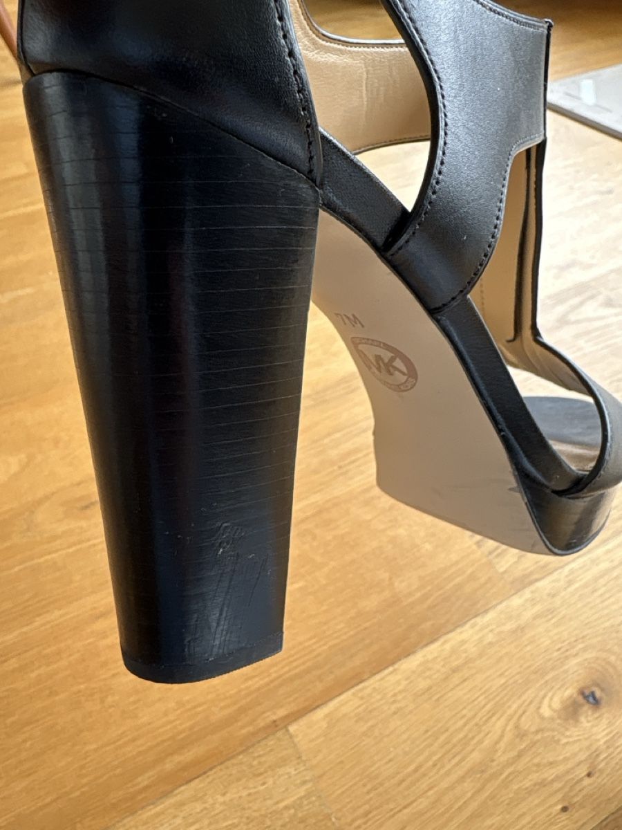 Michael Kors Scarpe da donna: Michael Kors Black Leather Heels - Size 7/ EU size 37 – Usato da Oberengstringen venduto da tal_t5f9 5