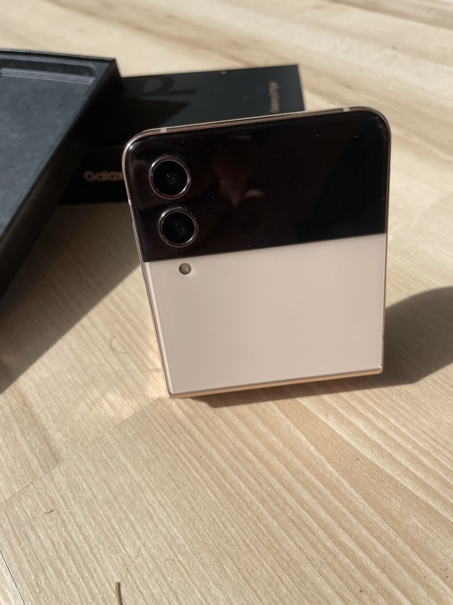 Samsung Handys / Smartphones: Samsung Galaxy Z Flip4 – Gebraucht aus Rottenschwil von yve_8rbj 3