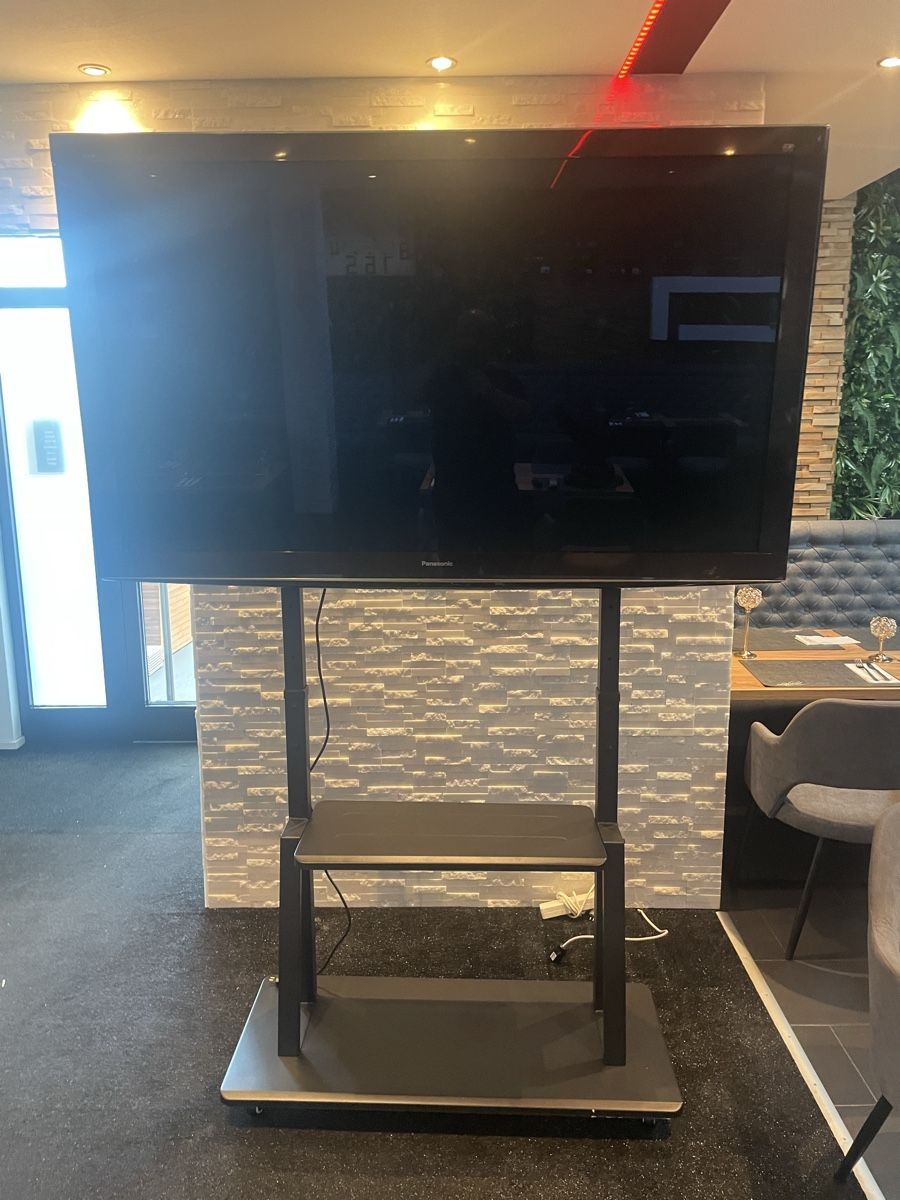 Appareils TV: Fernseher Panasonic inkl. Ständer  – D'occasion à Steinhausen par LABUD