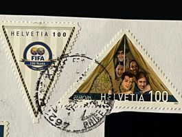 Suisse - découpe de lettres avec 2 timbres triangulaires