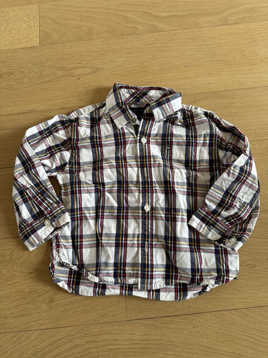 Tommy Hilfiger Camicie, T-shirt & Polo: Tommy Hilfiger Hemd, Grösse 18M / 80-86cm – Nuovo (secondo la descrizione) da Hinteregg venduto da Jazz-C