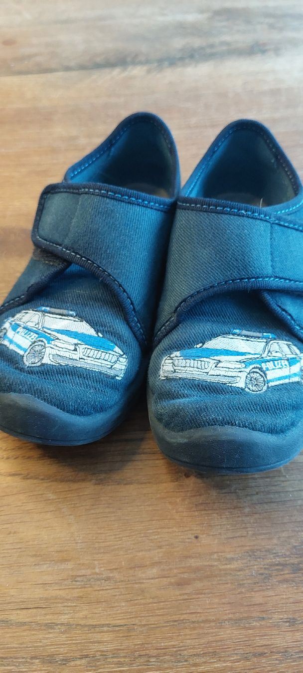 Superfit Schuhe für Jungen: Superfit Hausschuhe Einhorn Gr. 28 Polizei – Gebraucht aus Mumpf von Pat17