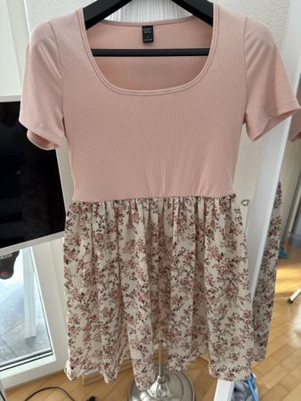 Sommerliches Kleid mit Blumenmuster, Grösse L, neu!