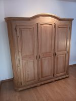 Kleiderschrank aus Holz 👌