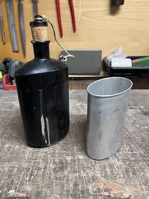 Borracce & Thermos: Alte Armee Gamelle & Feldflasche – Usato da Binningen venduto da Benji69 2