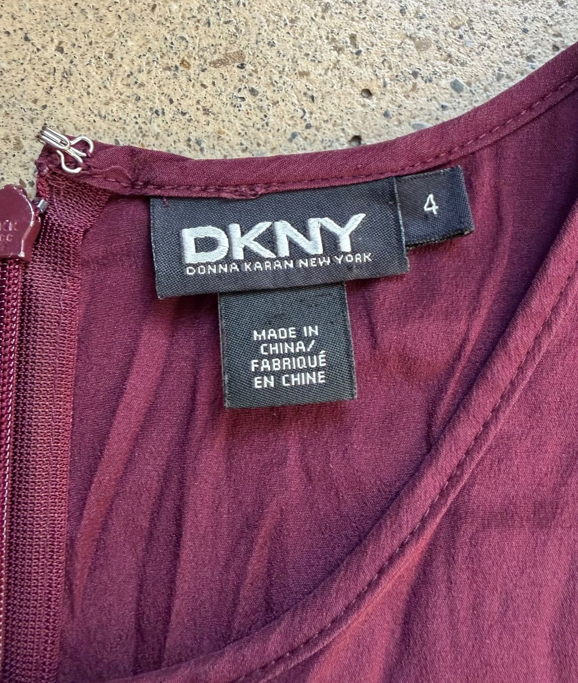 DKNY T-shirts: DKNY Seidenshirt 🩷 – D'occasion à zürich par vintage12 6