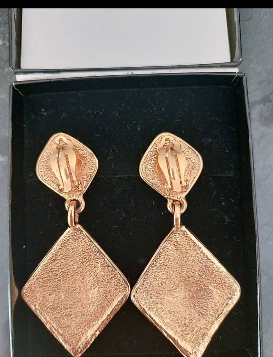 Chanel Orecchini pendenti & Orecchini a lobo: Chanel Clips Ohrenringe Vintage – Usato da Thalwil venduto da Nikkita2 2