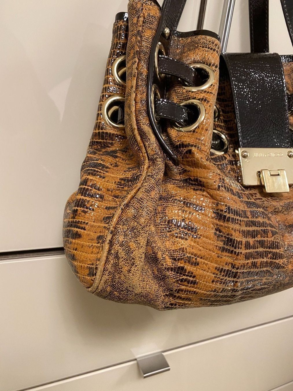 Jimmy Choo Borse da donna: Braune Jimmy Choo Lackledertasche mit Python Effekt – Usato da Taverne venduto da Monica80 1