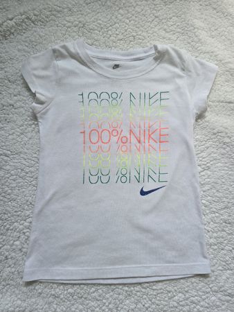 Nike T-Shirt Gr. 110 116 – Weiß Print Neon Sporty Streetwear