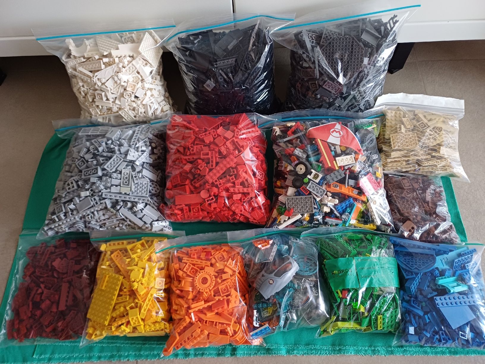 Lego Jeux de construction: 9.5 kg lego diviso per colori  – D'occasion à Minusio par ele_gp89