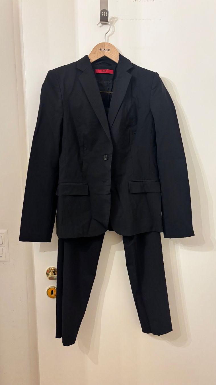 Hugo Boss Anzüge & Kostüme: Hugo Boss Hosenanzug – Gebraucht aus Uitikon Waldegg von Thefateofophelia 2