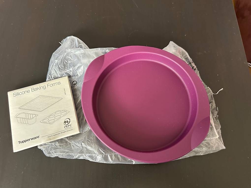 Tupperware Moules à gâteaux: Kleine Silikon-Kuchenform Tupperware – Neuf avec emballage d'origine à Schwyz par Lewis555