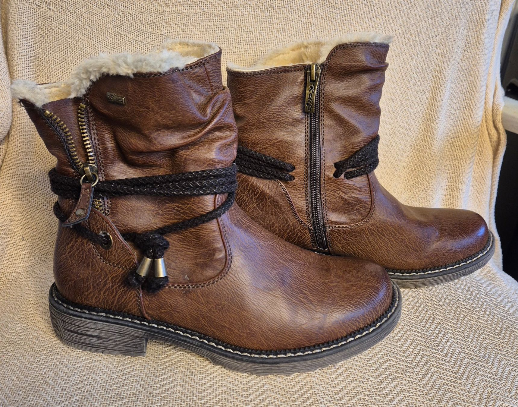 Chaussures femmes: Lederstiefel – D'occasion à Leissigen par ali_k9v8