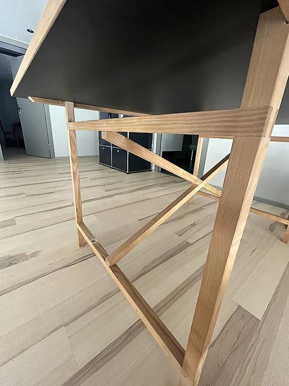 Bureaux: Schreibtisch  – D'occasion à St.Gallen par x-flag 3