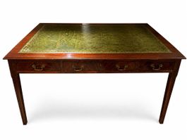 Eleganter antiker Schreibtisch mit grüner Ledereinlage – Mas