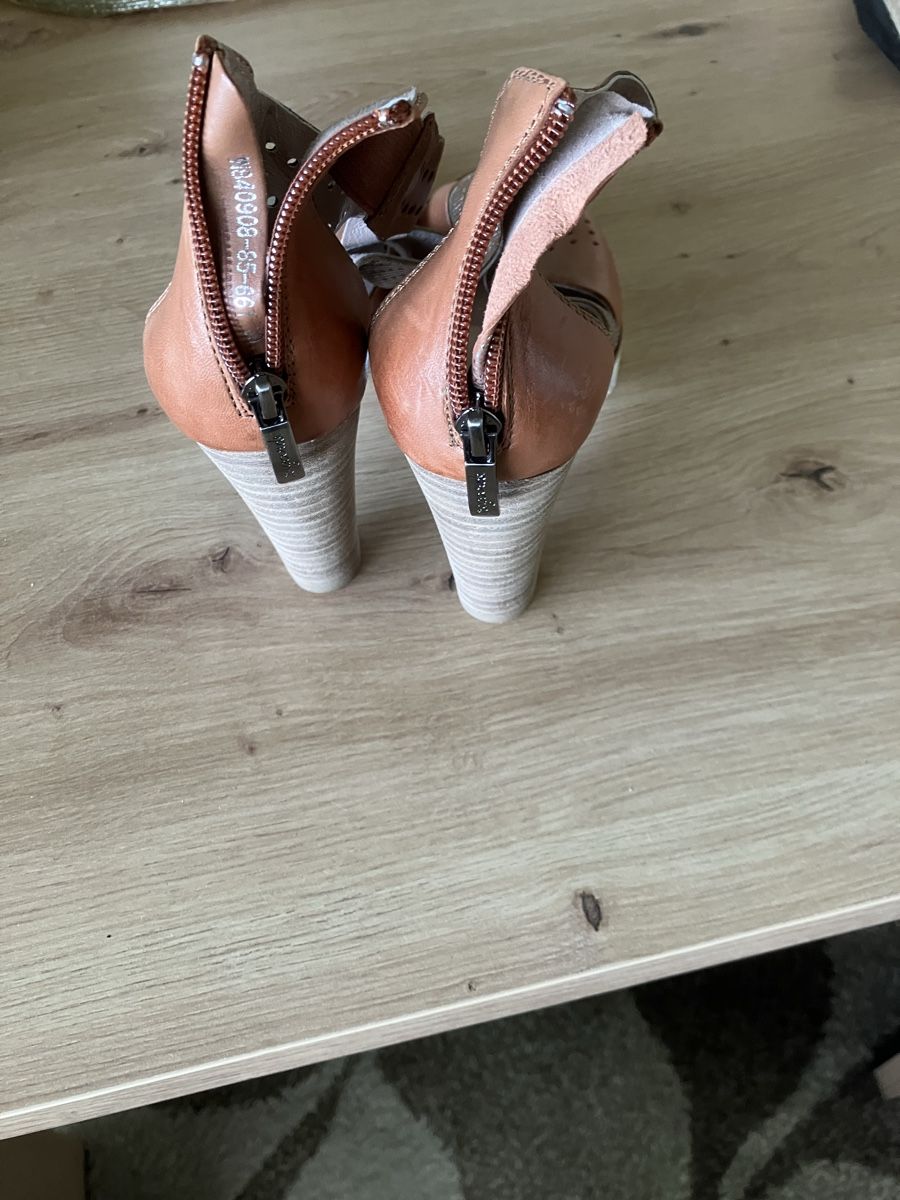 Scarpe da donna: Damensandalen 39 – Usato da Unterengstringen venduto da Cipsi 3