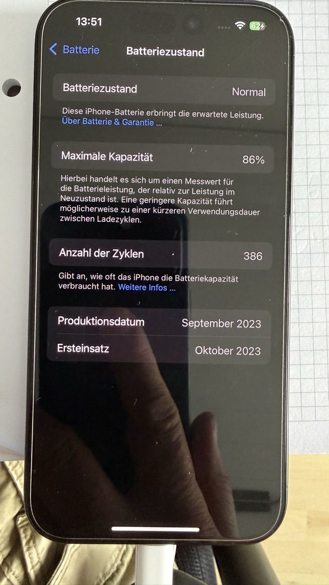 Apple Telefoni cellulari / Smartphones: Iphone 15 Pro 256 GB schwarz – Usato da Brittnau venduto da axlifaxli