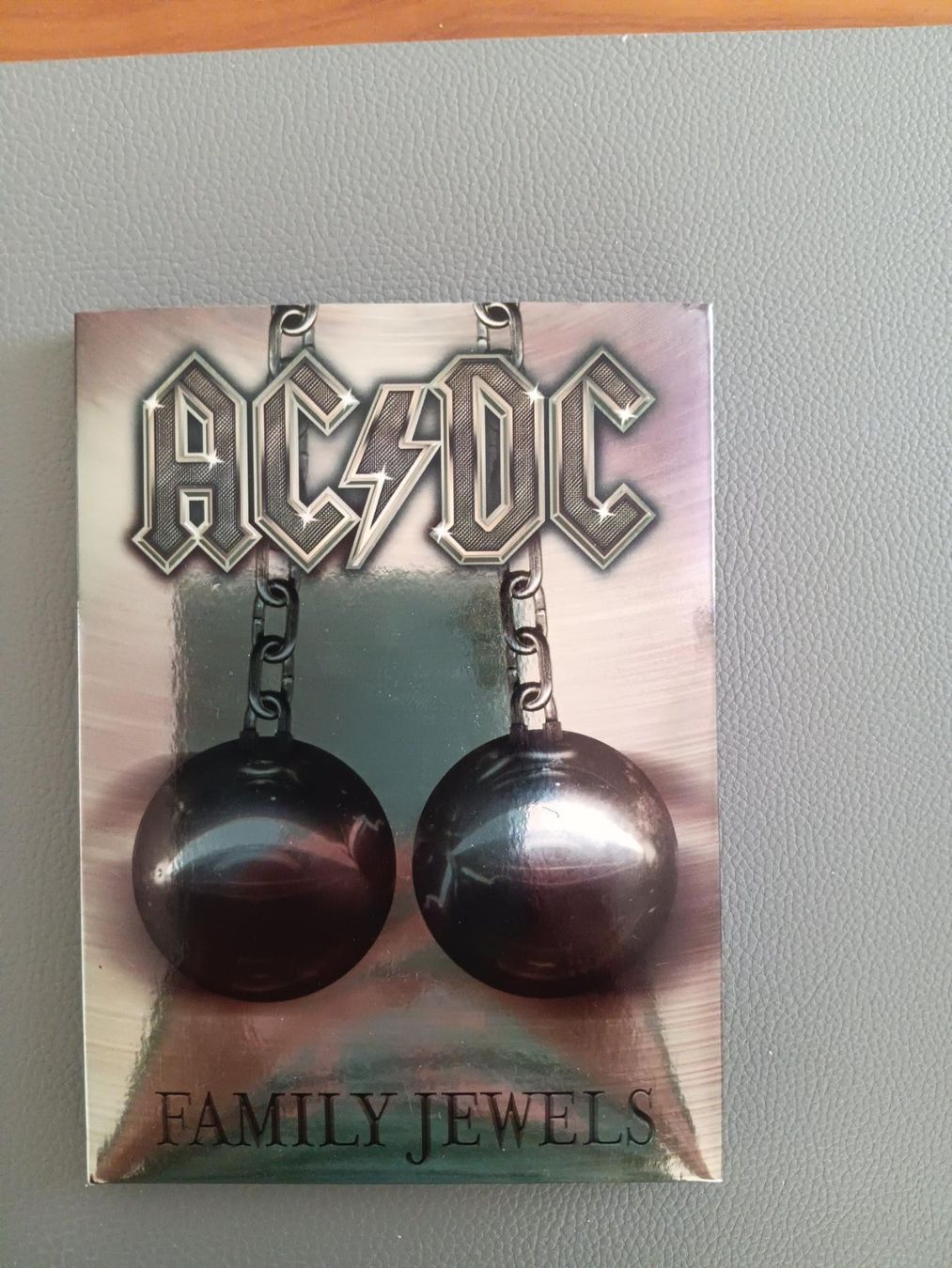 Alle DVDs: AC DC Family Jewels – Gebraucht aus Zürich von Sion2006