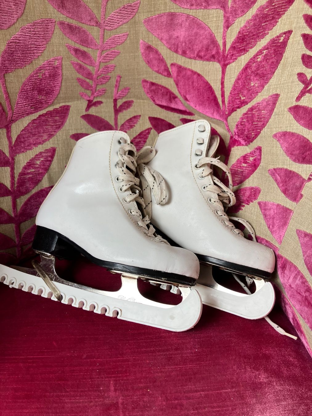 Pattini da ghiaccio: Schlittschuhe Leder weiss – Usato da Binningen venduto da F.M.