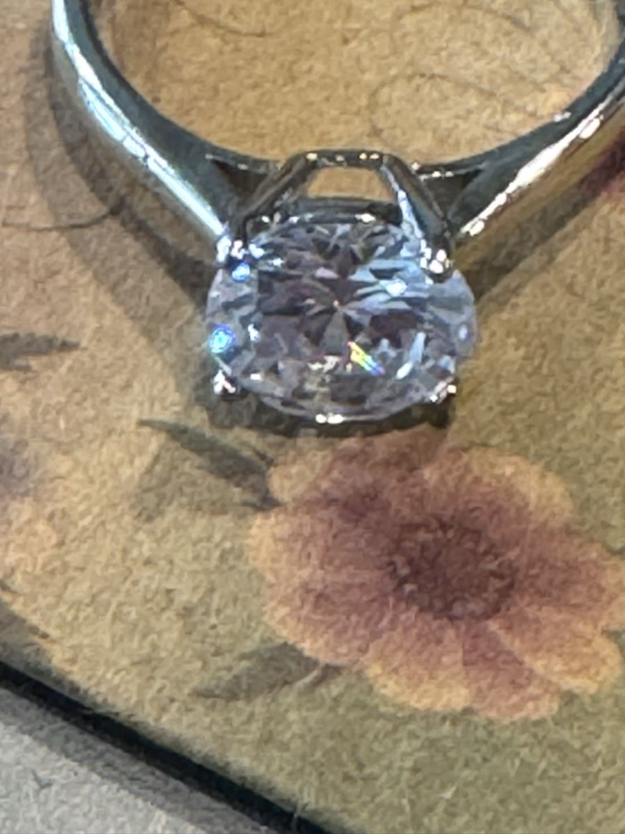 Ringe: Schöner stylischer Solitär, Modeschmuck, ca 20 mm – Neu und originalverpackt aus Lotzwil von Tgdromad 1