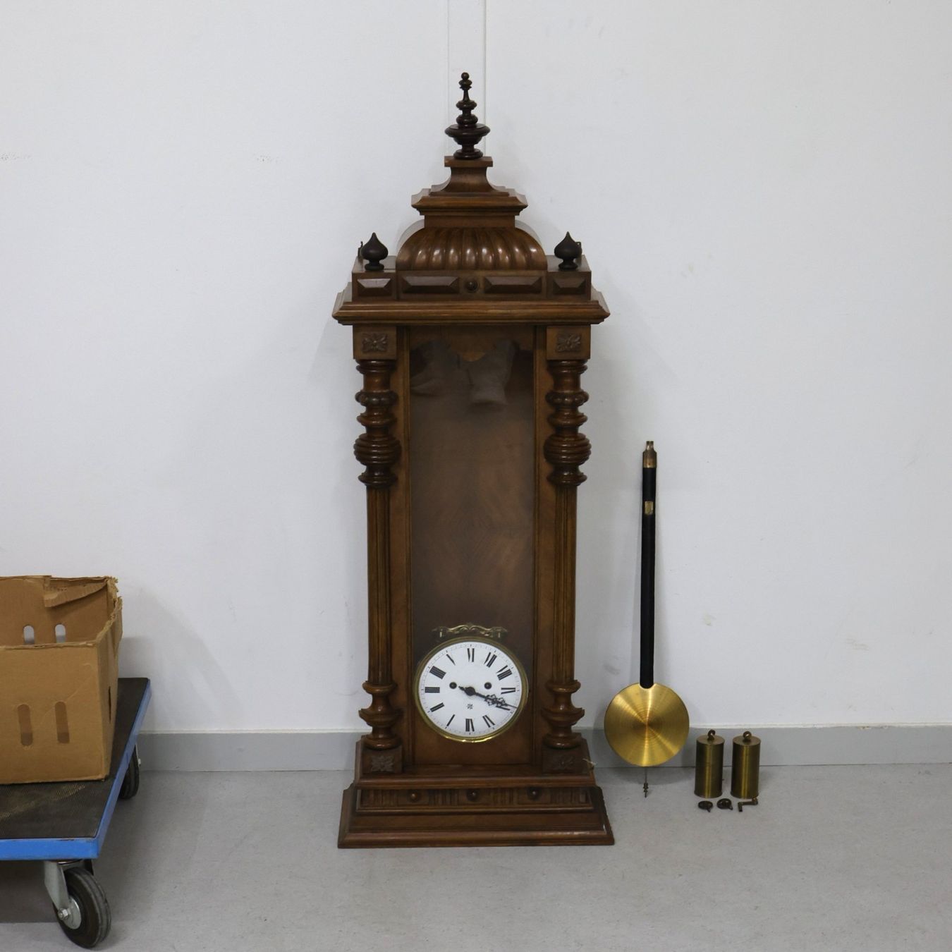 Orologi da terra & Orologi da parete: Wanduhr - Antike Regulator - Nussbaumholz – Difettoso da Volketswil venduto da brockipfannenstil