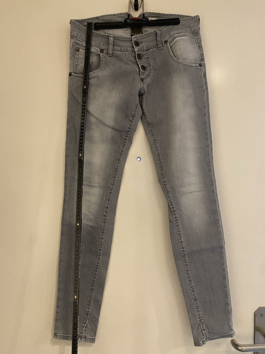 Please Jeans Jeans: Graue Please Jeans, Gr. M, Damen – Usato da Hünenberg See venduto da lar_9zjk 3