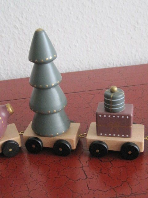 Bloomingville Tutte le decorazioni: Nussknacker mit Weihnachtszug – Usato da Basel venduto da cronat 2