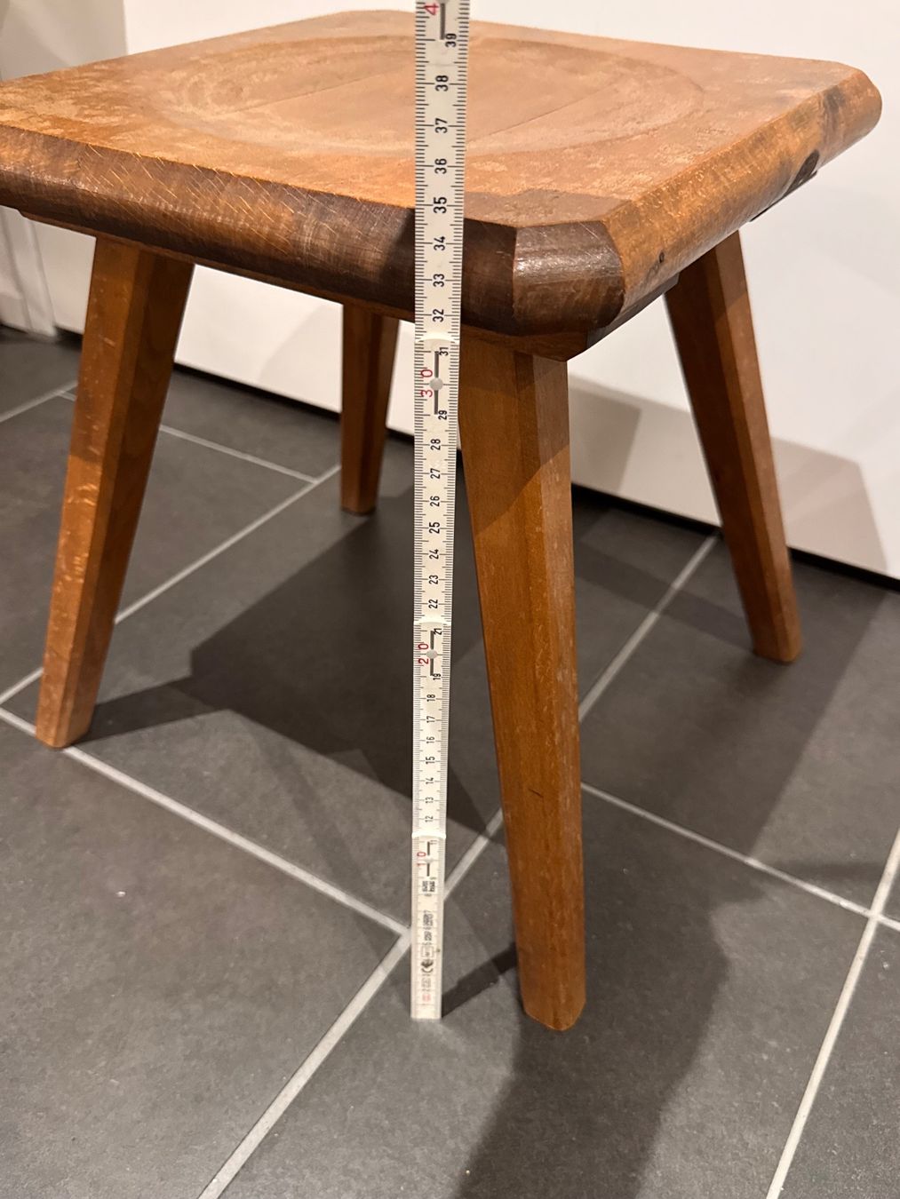 Hocker: Alter Schemel Hocker aus Holz – Gebraucht aus Rothrist von Fondgruebe 3