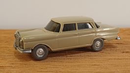 Mercedes 220 S von Wiking