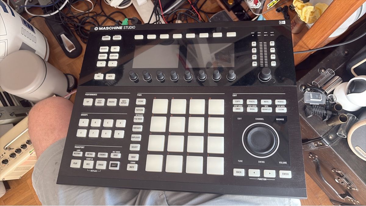 Native Instruments Strumenti musicali: Maschine Studio contrôleur – Usato da Genève venduto da captus