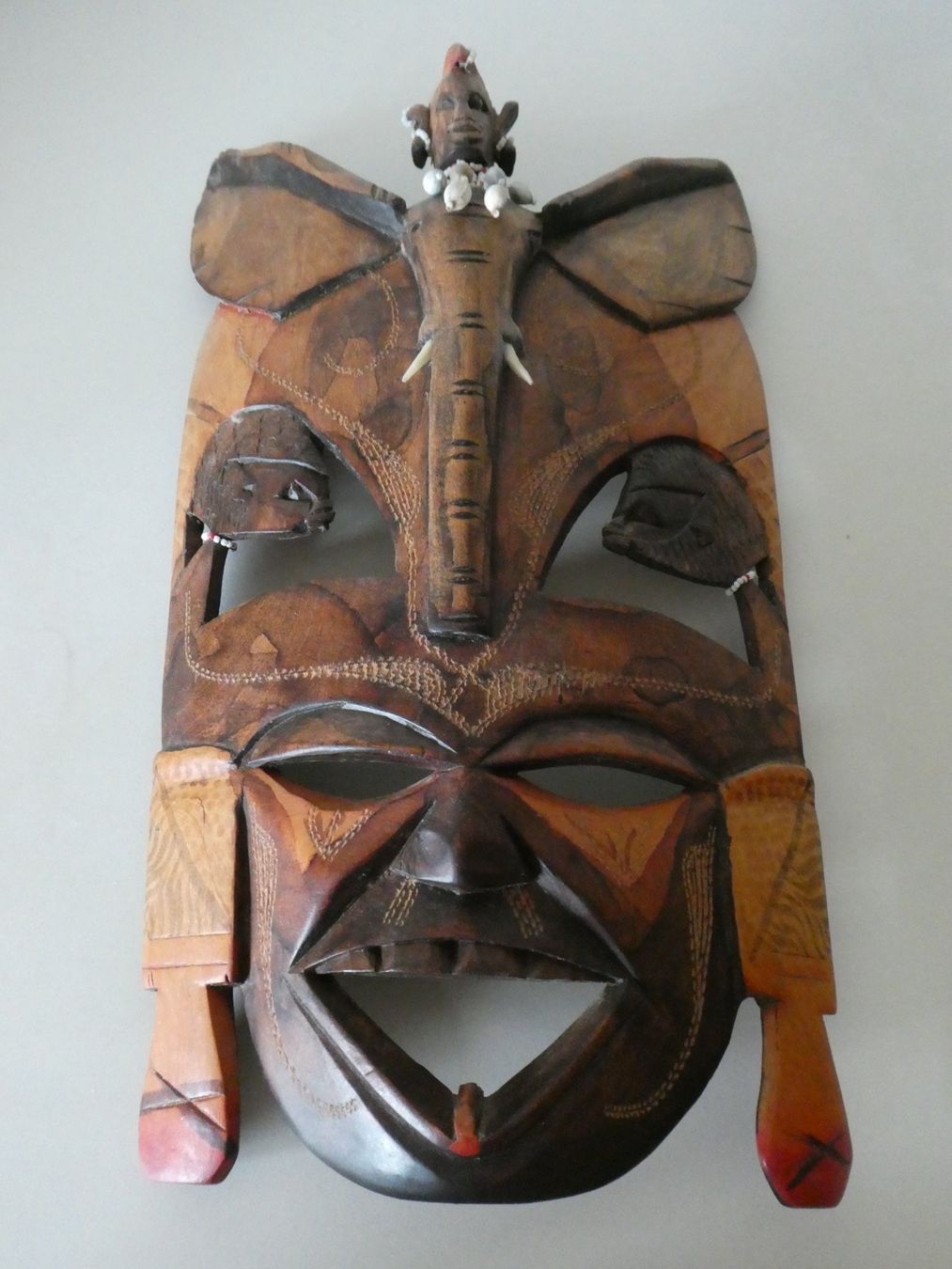 Arte internazionale: Maske Elefant aus Kenya – Usato da Basel venduto da Robyn