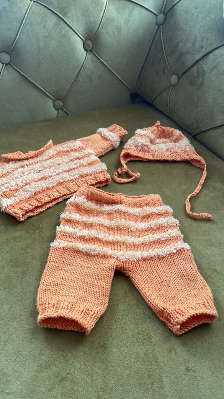 Poupées: gestrickte Puppen Kleider, handarbeit – D'occasion à Dagmersellen par Arcticsnow2017 1