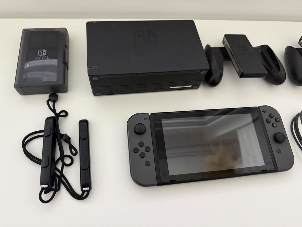 Nintendo Console: Nintendo Switch Konsole mit Zubehör – Usato da Steinach venduto da Giusep7