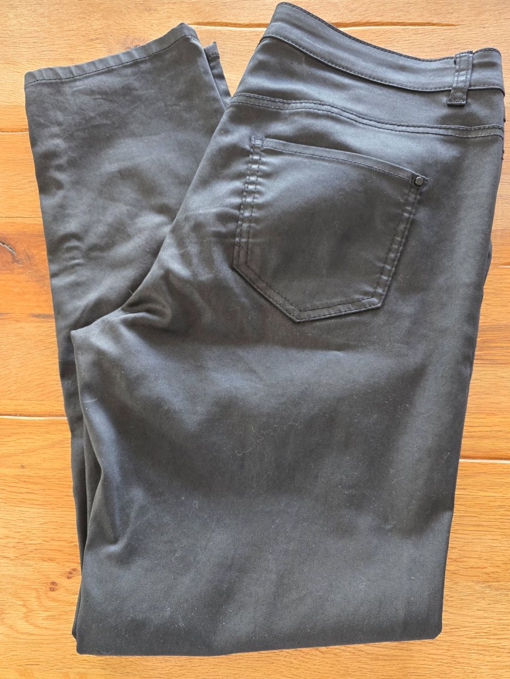 Jeans: SCHWARZE "JEANS" GLÄNZEND...GR 42 , NEU!! – Nuovo (secondo la descrizione) da Möriken AG venduto da rowyta 5