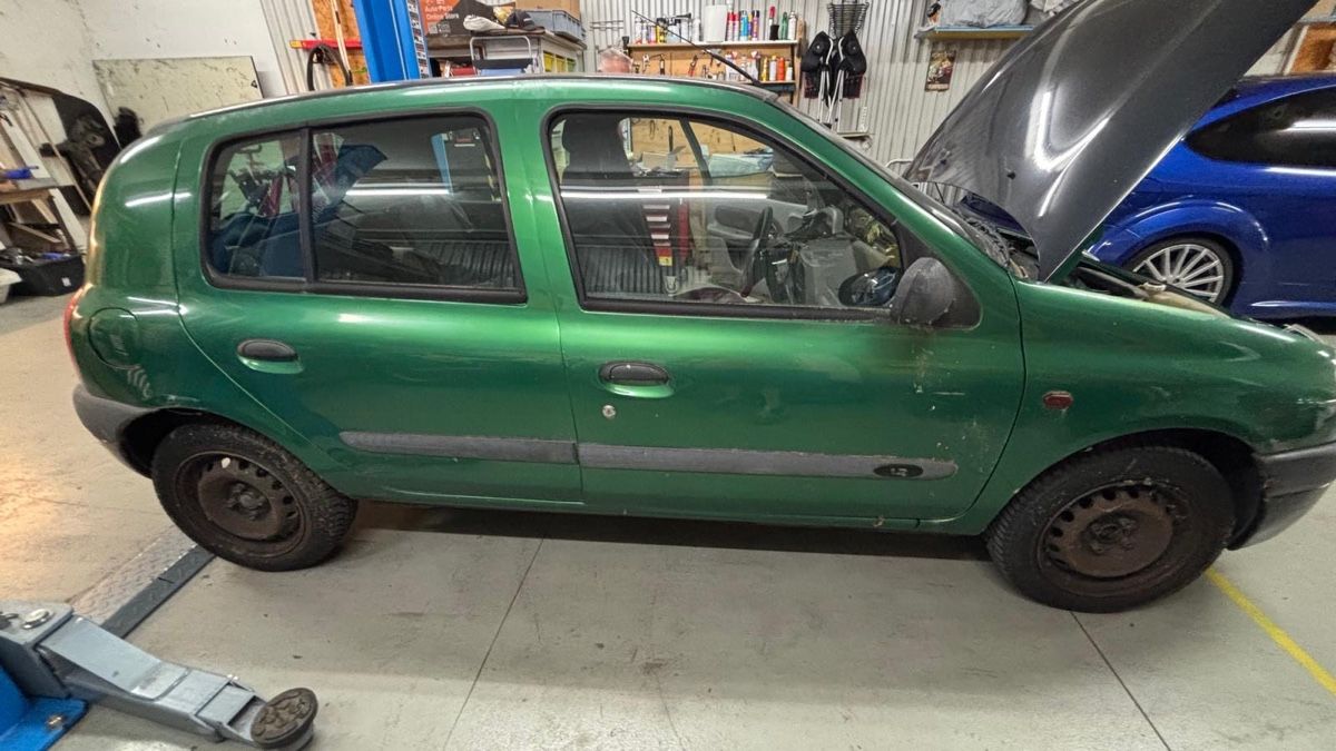 Renault Automobili: Renault Clio 2 Teileträger – Usato da Giswil venduto da Stue7 3