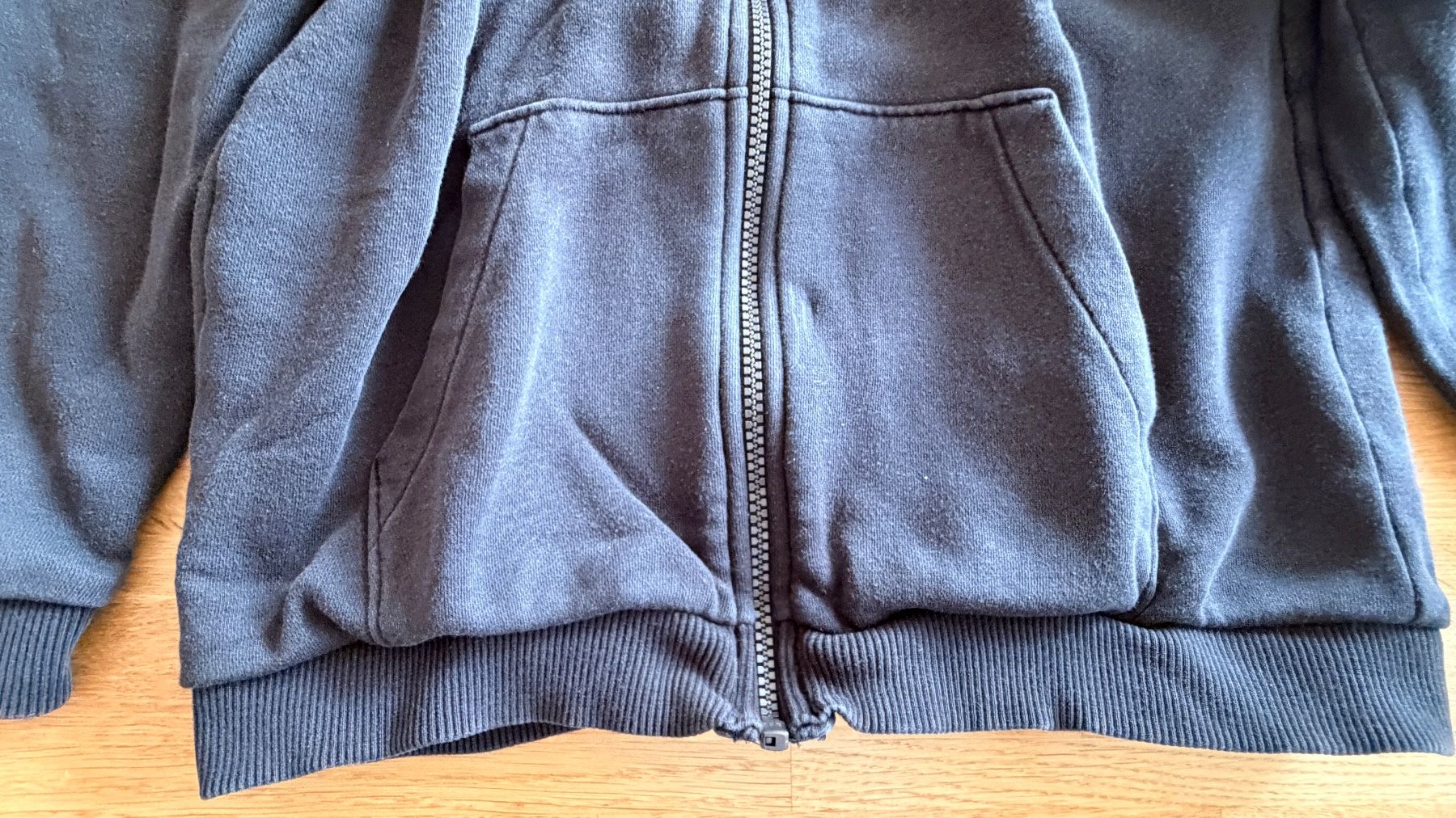 Next Pullover & Sweatshirts: Pullover - Sweatshirt Pullover Jacke NEXT schwarz Gr. 128 – Gebraucht aus Winterthur von Secondhand-Family 2