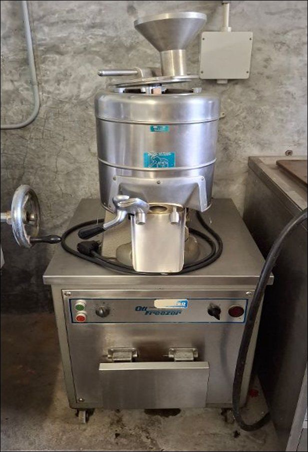 Komplettküchen: Gastronomie Glacemaschine – Gebraucht aus Arni BE von mos_vs6g