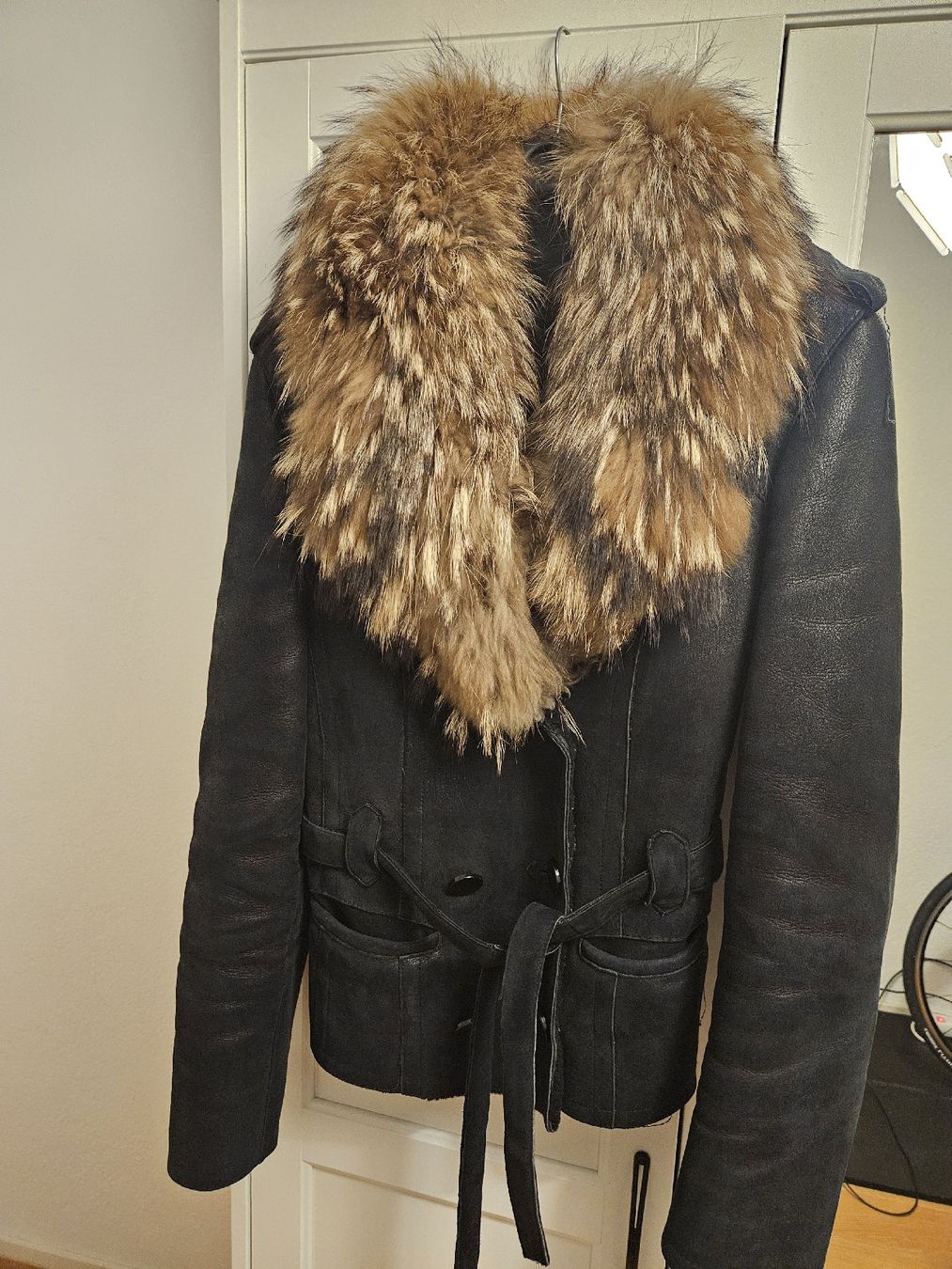Cappotti: Winter sheepskin coat with fur, size s – Usato da Zürich venduto da kri_72l9