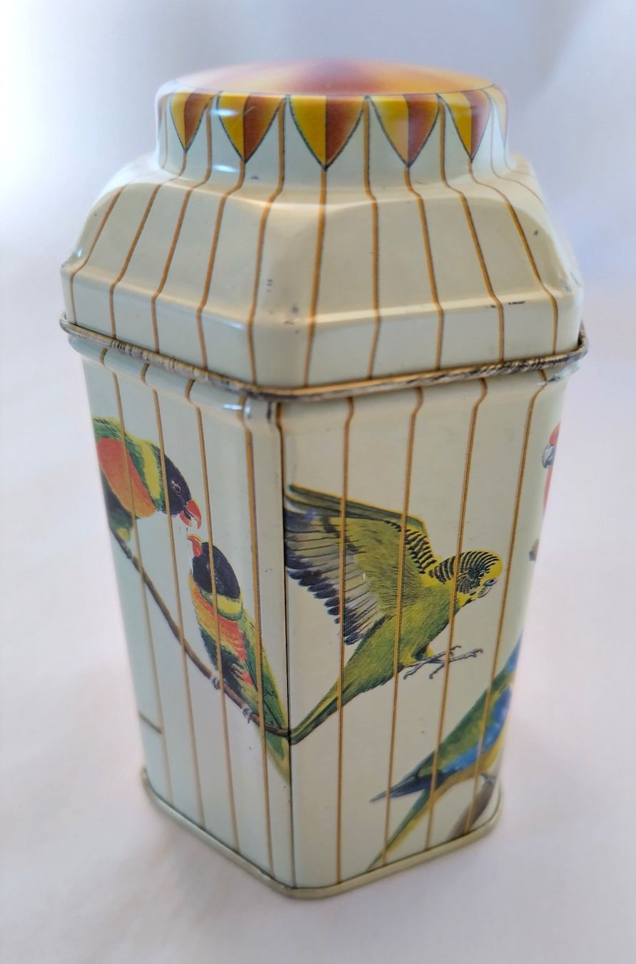 Altro in Decorazioni & Accessori: Vogel Blechdose "Vögel (Sittche) im Käfig" ab Fr. 5.- – Usato da Bellach venduto da JingleJerry 1