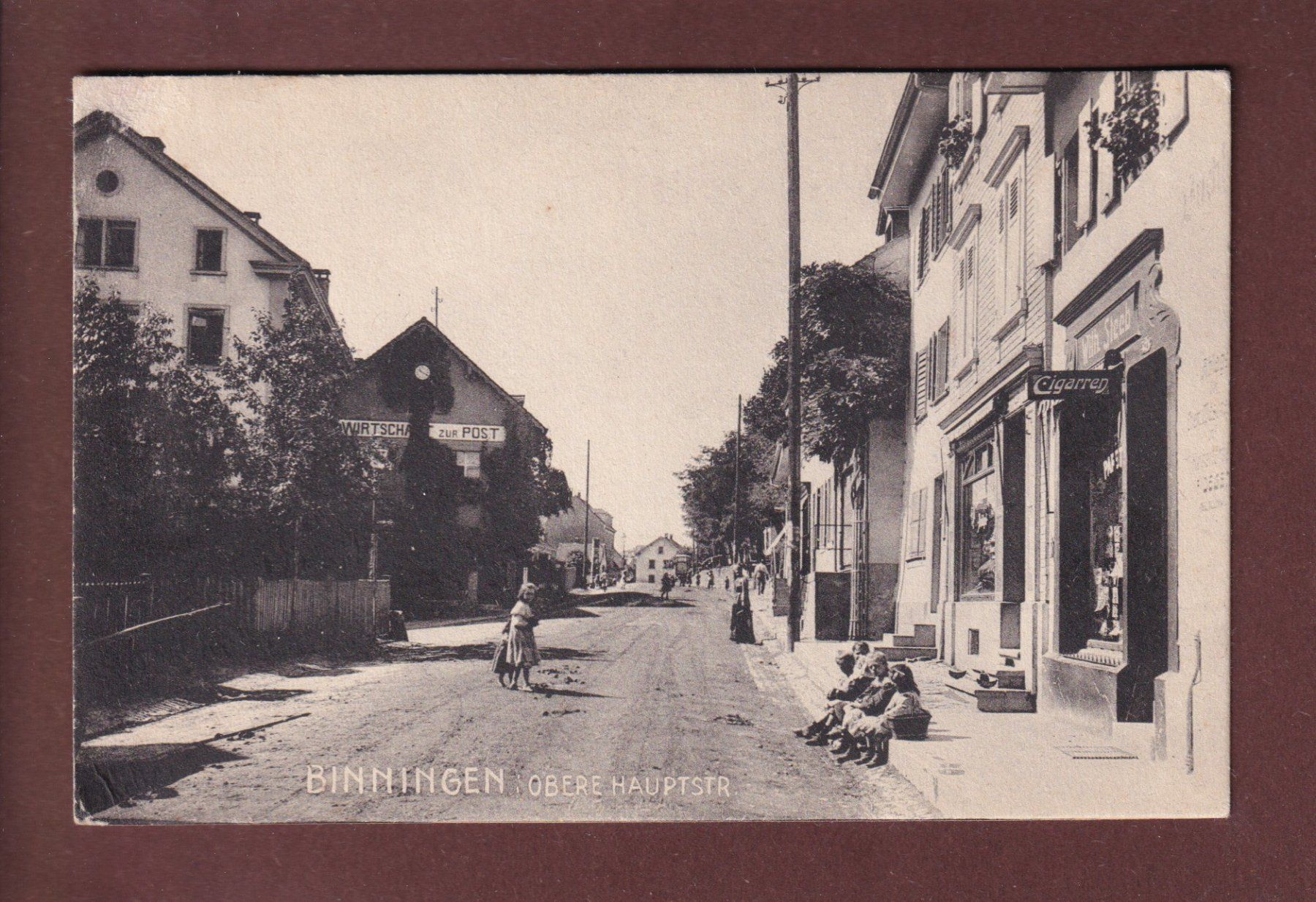 Cartoline postali: BINNINGEN - Obere Hauptstrasse // Eckbug // – Usato da Pully venduto da nicecards