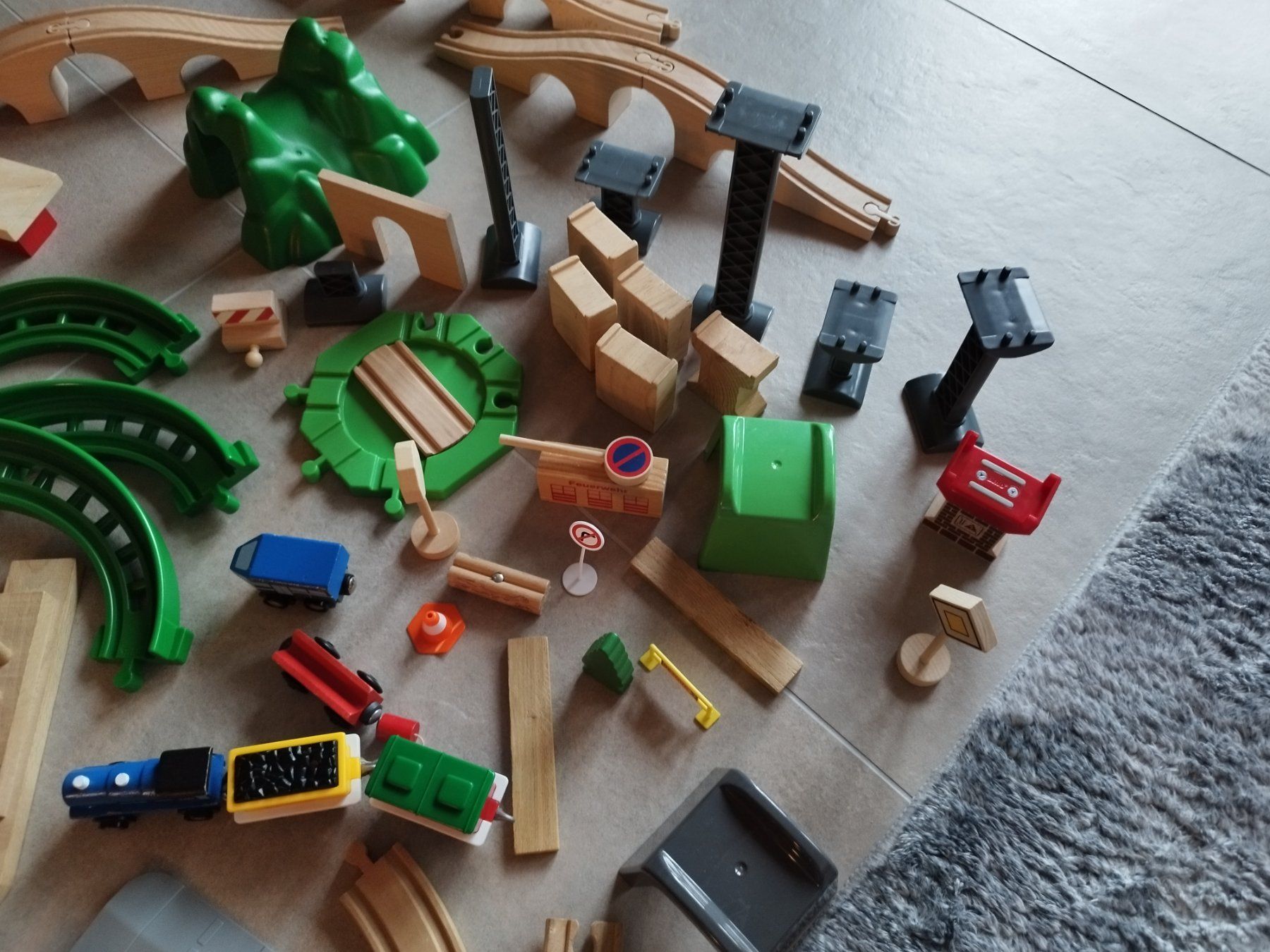 Jouets: Superbe collection de train en bois – D'occasion à Boécourt par aur_d8t5 4