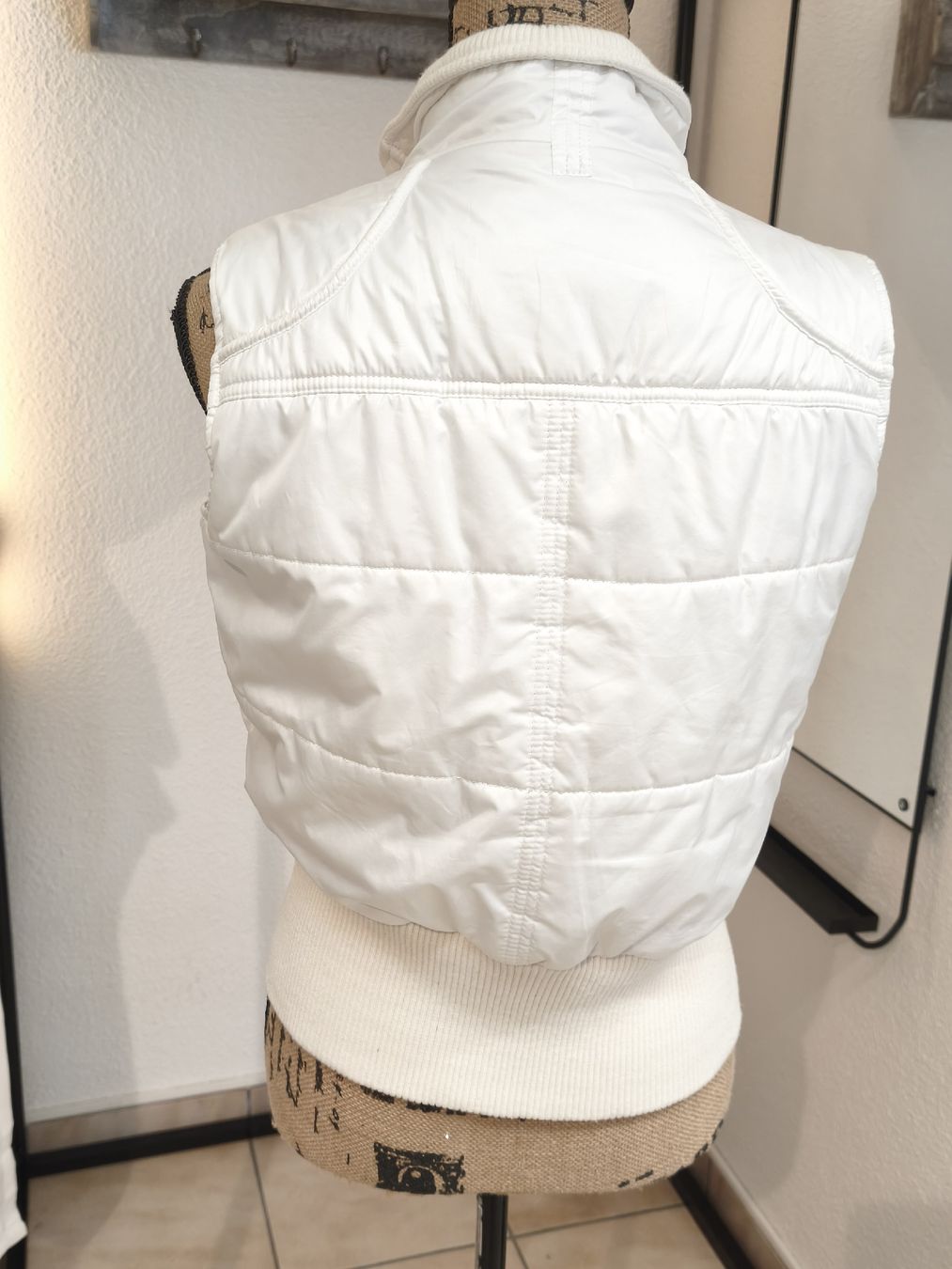 C&A Gilet & Giacche senza maniche: Clockhouse Weste weiss mit Muster Innenfutter Grösse M – Nuovo (secondo la descrizione) da Emmetten venduto da SecondhandSiska 2