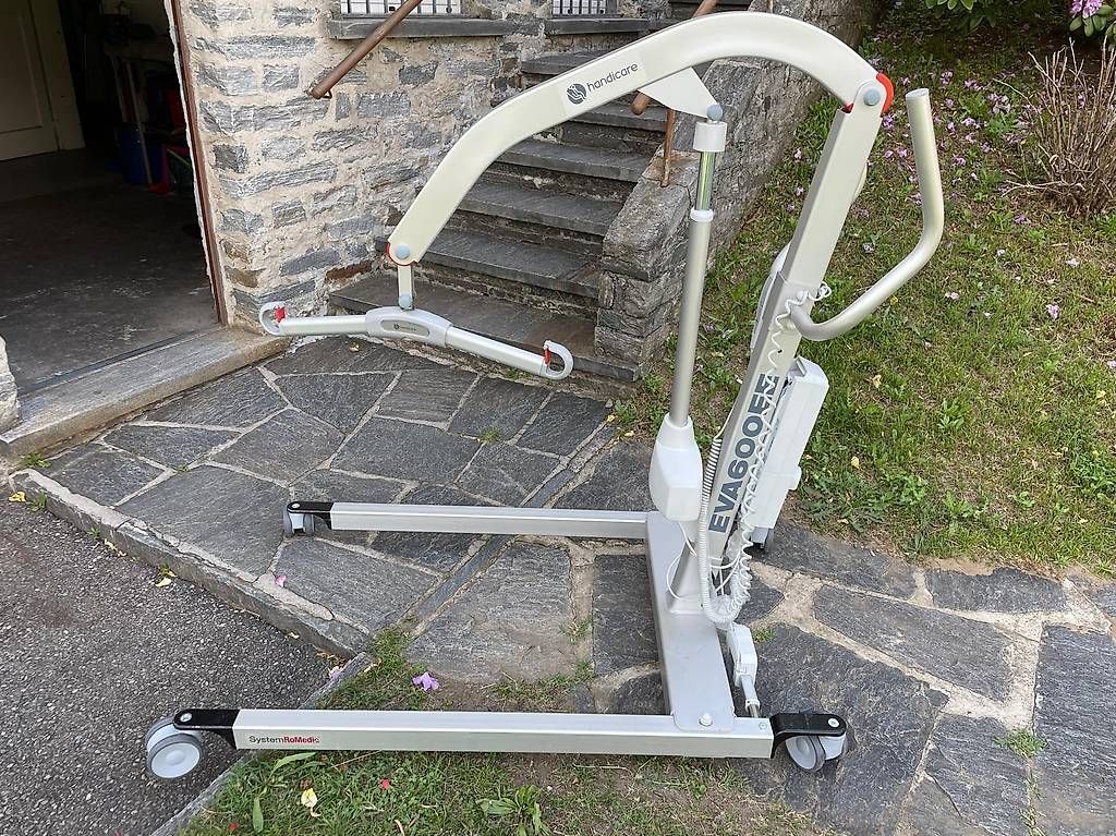 Attrezzature mediche: Sollevapersone elettrico eva600EE 270kg – Usato da Roveredo GR venduto da SachaGobbi1997