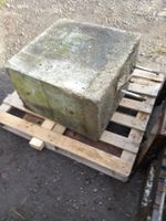 Betongklotz als Gegengewicht zu Traktor