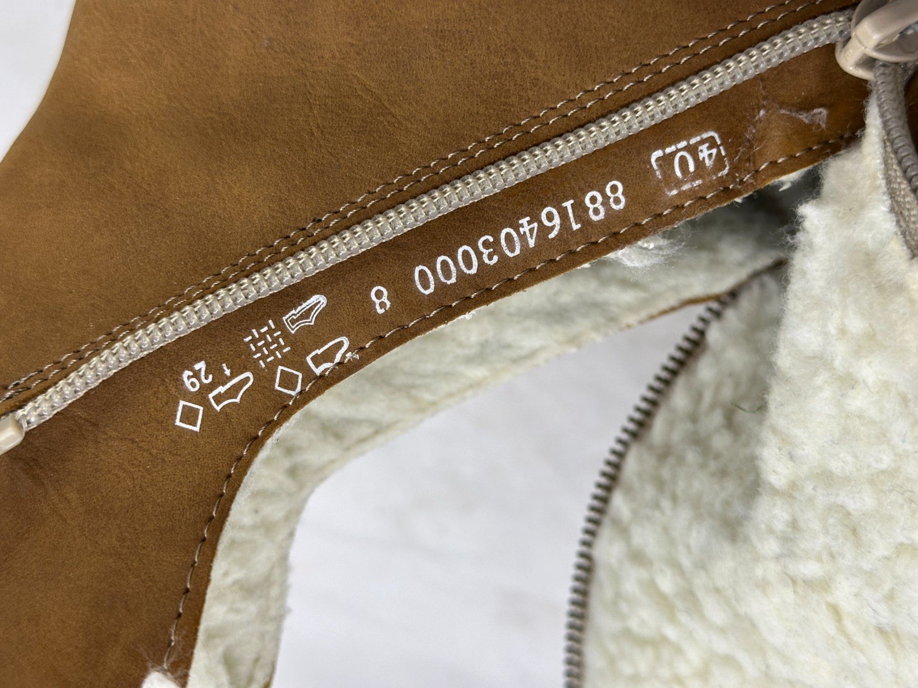 Scarpe da donna: Bottines fourrées RIKER cuir daim marron. Pointure 40 – Usato da Cossonay-Ville venduto da PatineDuTemps 1