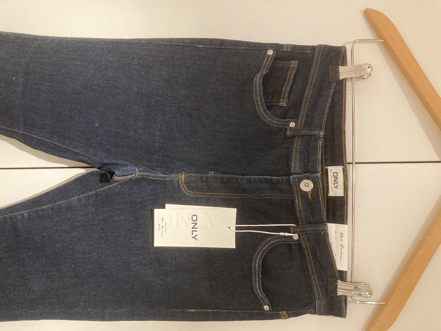 Only Jeans: Flared Jeans / only – Neuf avec emballage d'origine à Staffelbach par var_v8x9 2