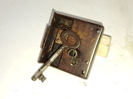 1 antikes Möbelschloss mit Schlüssel, DM3cm (LOT525#MBS3)